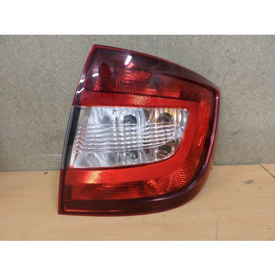 001281 Zadní lampa prvá ŠKODA  RAPID 5JA 5JH945096A.JPG