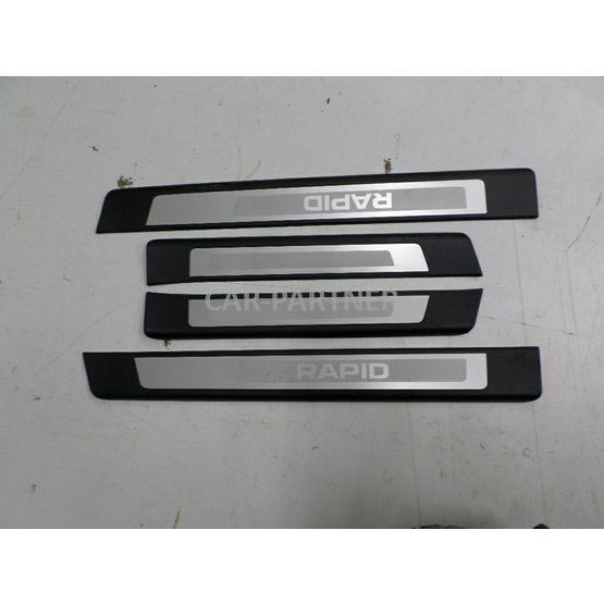 001909 okrasné lišty nástupní Rapid Spaceback LF6Z.JPG