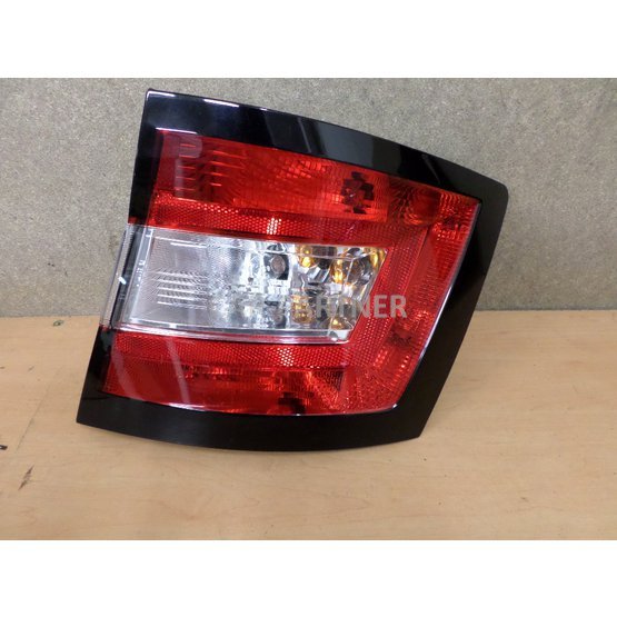 001404  Zadní pravá lampa ŠKODA FABIA III 6V9 kombi.JPG