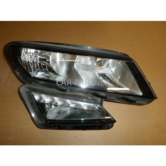 0017016 Pravý přední světlomet halogen 566941016B UK Škoda Kodiaq 565.JPG