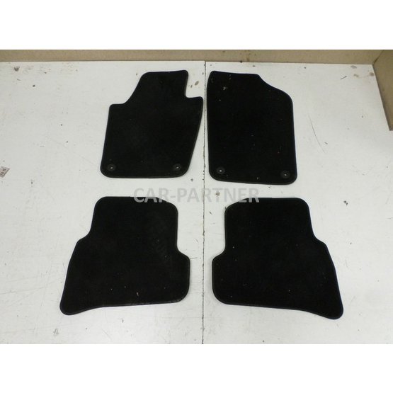 0018603  VW Polo 6R sada originálních koberečků.JPG