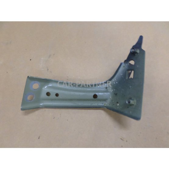 007005 Držák blatníku pravý 3G0821142 VW Passat B8 Bluemotion combi.JPG