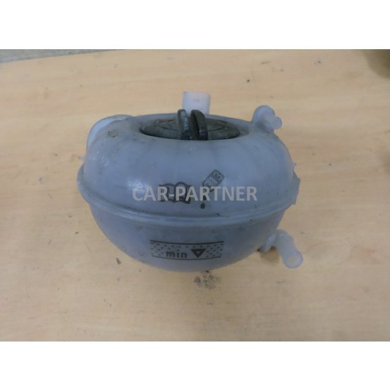 003045 Nádobka chladici kapaliny VW Passat B8.JPG