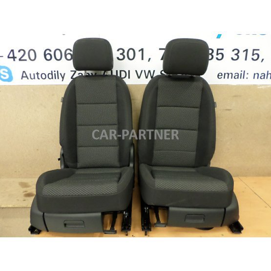 0011076 Sedadla přední VW Touran 5T.JPG